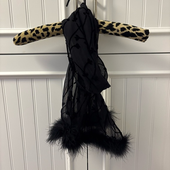 Giorgio Beverly Hills Dressy Scarf with feathering detail - Picture 6 of 9